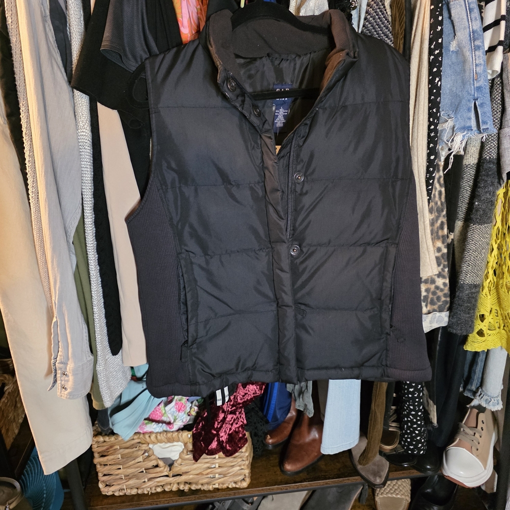 GAP Women's Black Puffer Vest
